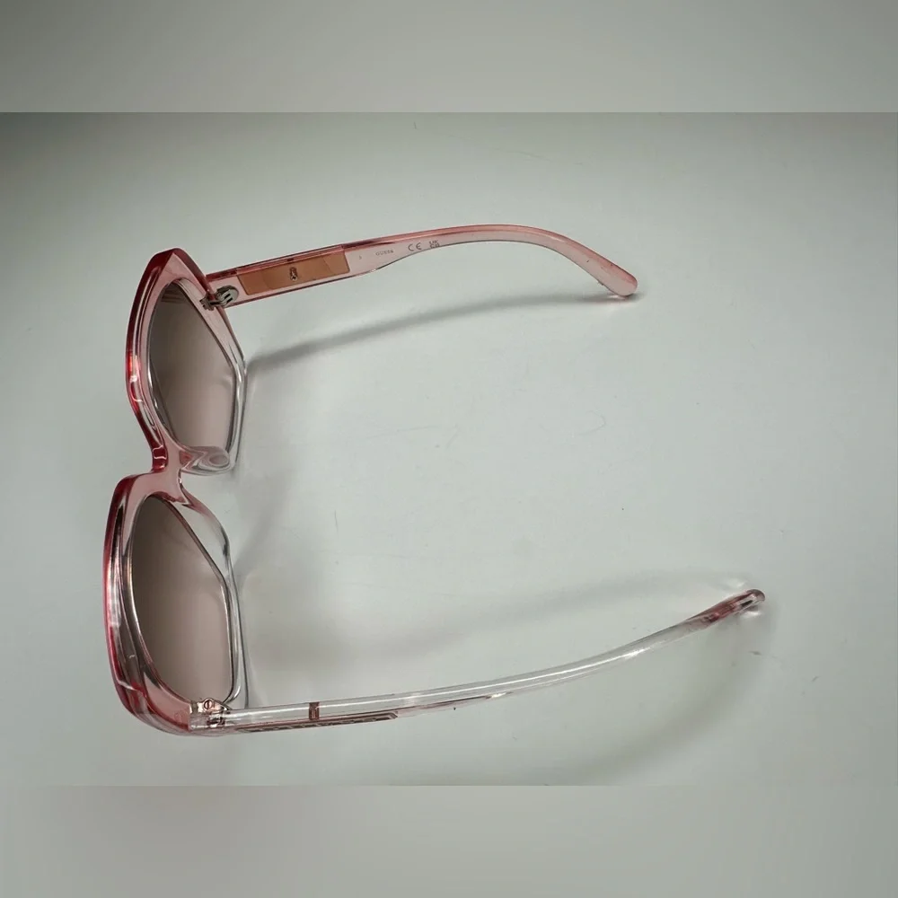 Oversized Guess Shades - Picture 3 of 7